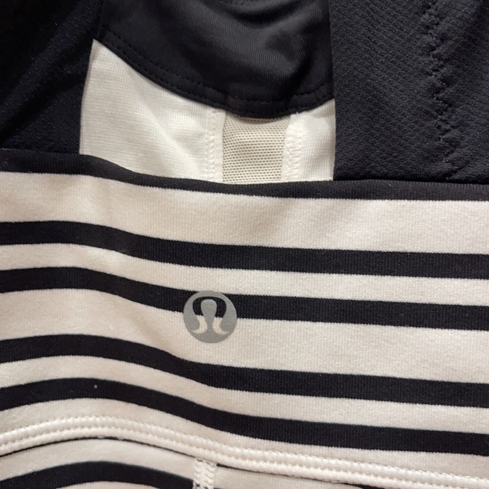 Lululemon Scoop Neck Tank Top Sports Bra - Picture 3 of 9